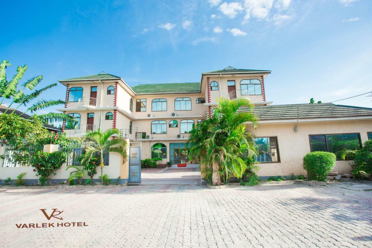 Varlek Hotel Dar es Salaam Exterior foto