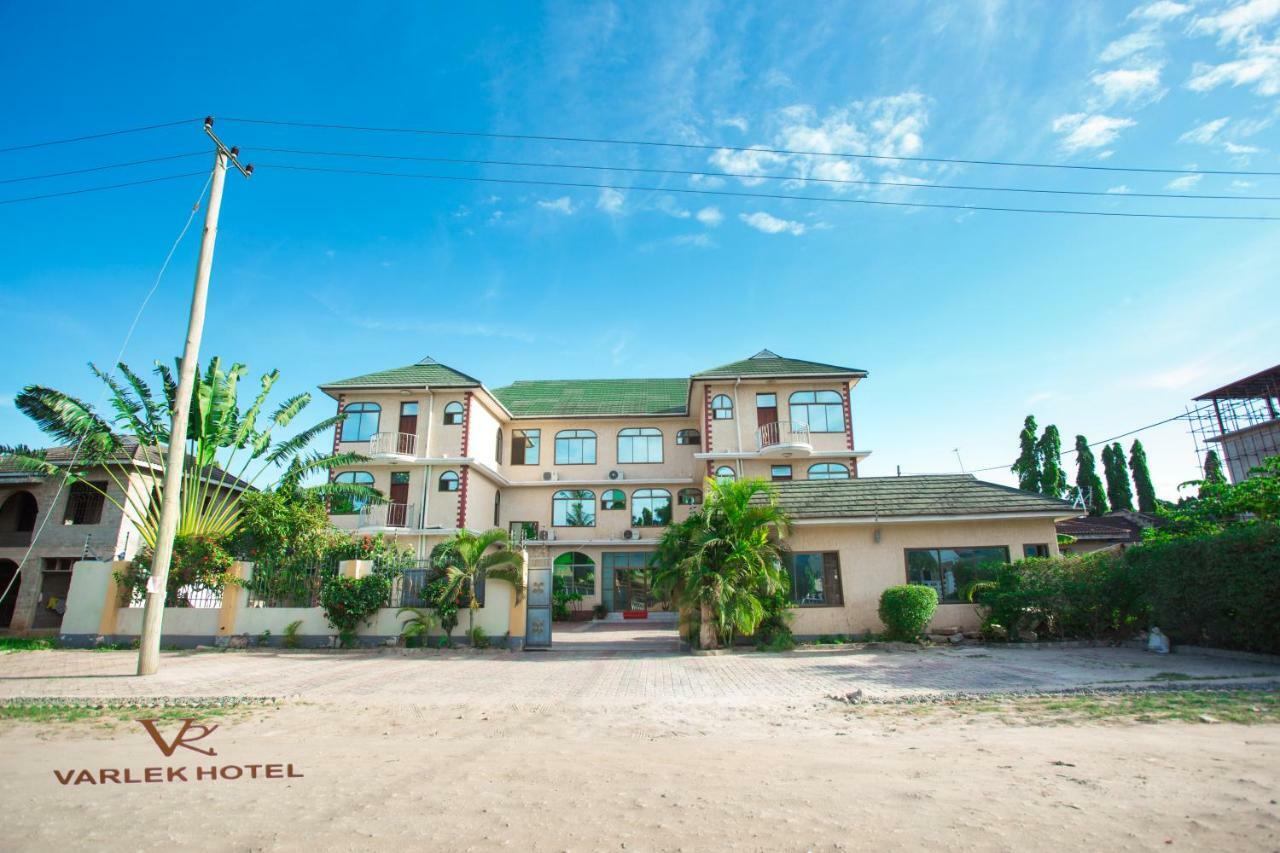 Varlek Hotel Dar es Salaam Exterior foto