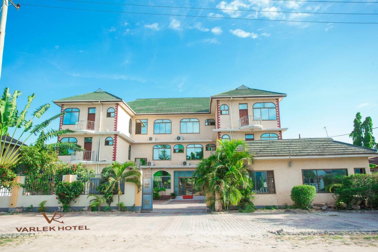 Varlek Hotel Dar es Salaam Exterior foto